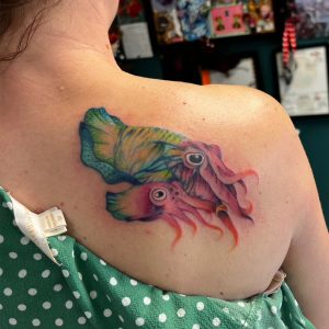 (Cover up) Cuttlefish mum and baby